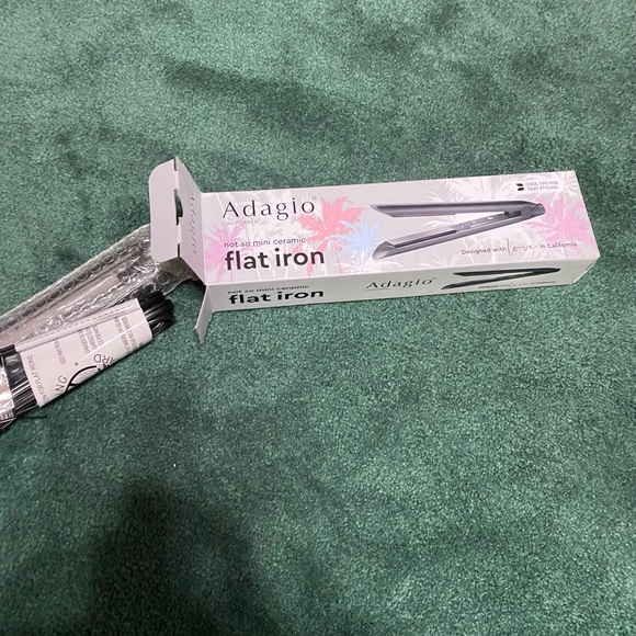 NWT Adagio Not so Mini flat iron- black - Picture 15 of 16
